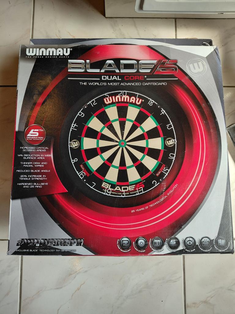 Winmau Blade 5 - Dual Core NOUVEAU !, Enlèvement ou Envoi, Neuf, Cible de fléchettes