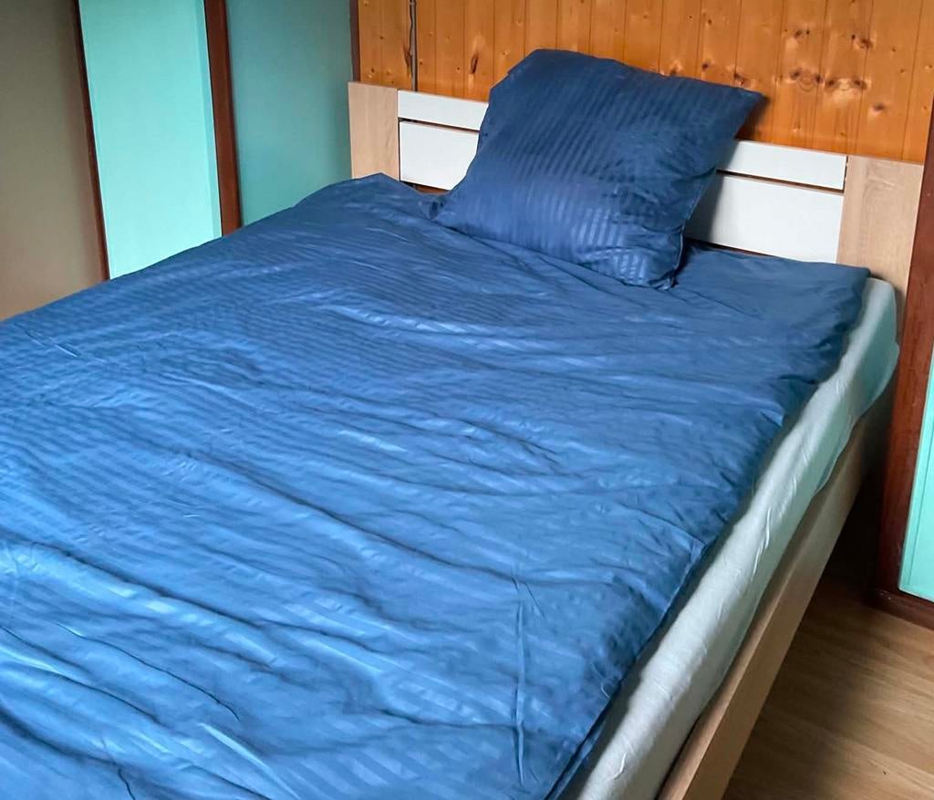Houten Bed + Matras 140x200, Huis en Inrichting, Ophalen, 140 cm, Zo goed als nieuw, Twijfelaar