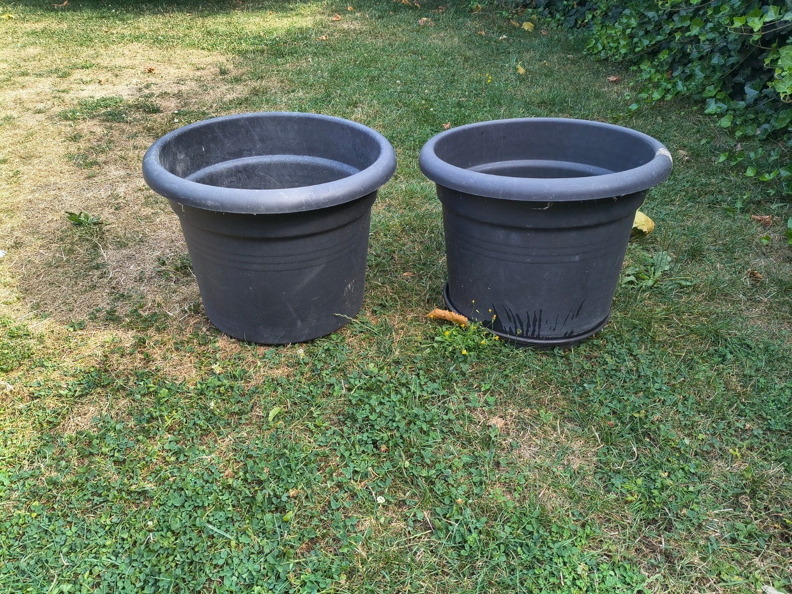 2 grote bloempotten, Tuin en Terras, Ophalen, Kunststof, Gebruikt, Minder dan 60 cm