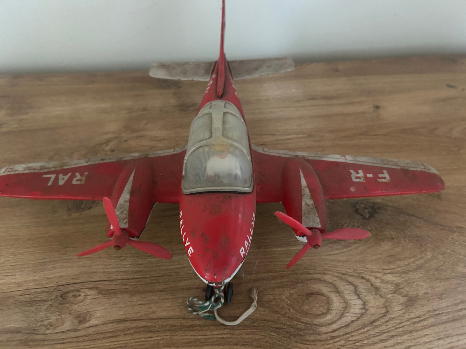 Avion Joustra, Enlèvement