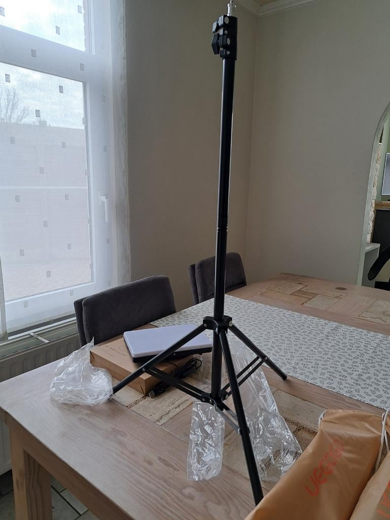 Support réglable Vecoco + lampe neuf, Enlèvement ou Envoi, Neuf, Trépied ou écran
