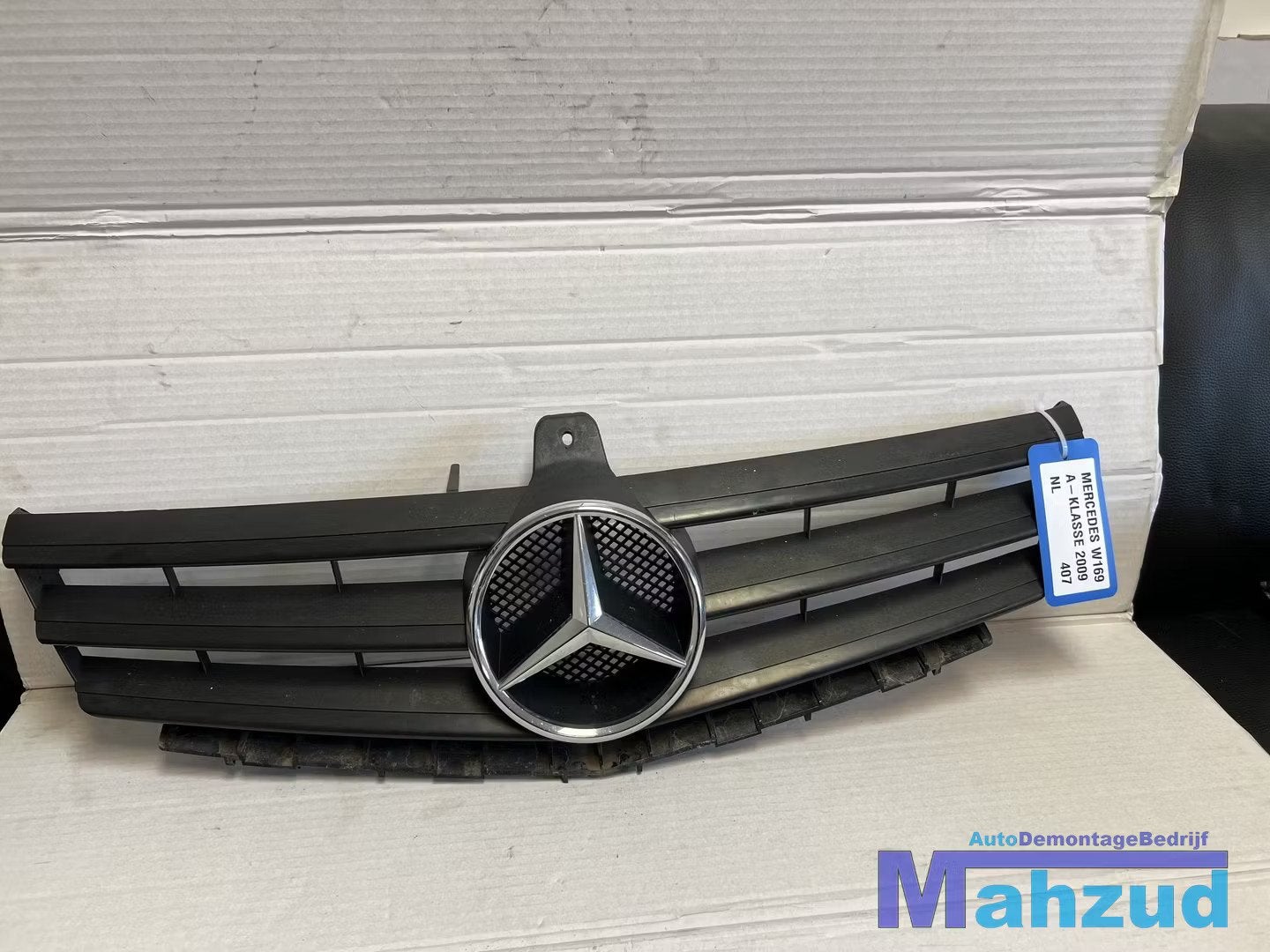 MERCEDES A KLASSE W169 Grille gril 2005-2012, Gebruikt, Mercedes-Benz AG, Mercedes-Benz, Mercedesstrasse 120
70372  Stuttgart, DE