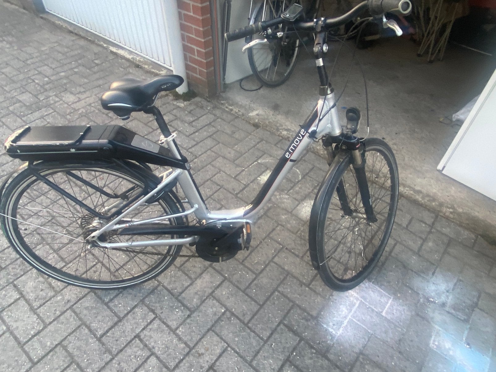E move, Ophalen, Zo goed als nieuw