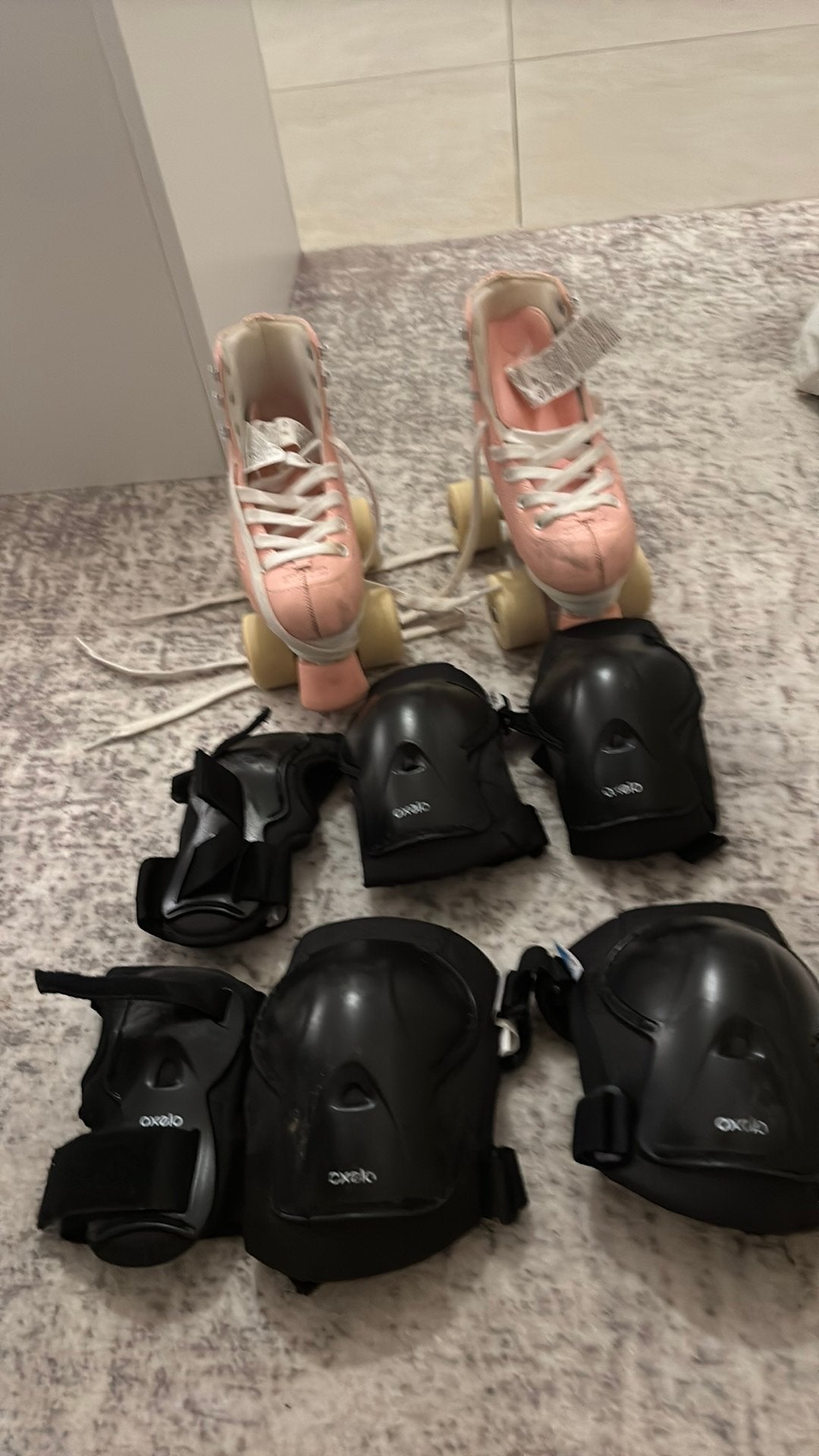 Oxelo rolschaatsen + complete beschermingsset – maat 30, Ophalen, Zo goed als nieuw, Kinderen, Bescherming