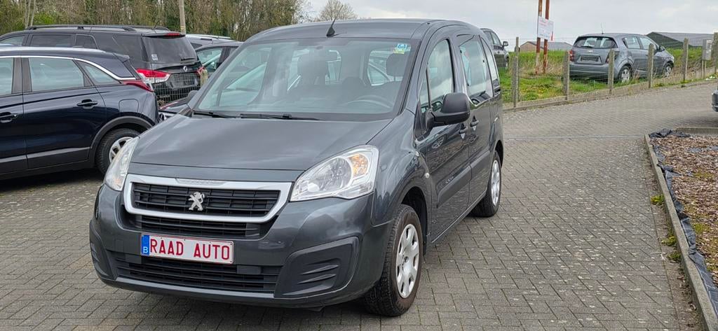 Peugeot partner tepee 1.2 _ 81kw _ GPS _ Airco /perfecte sta, Voorwielaandrijving, 1198 cc, 5 deurs, 3 cilinders