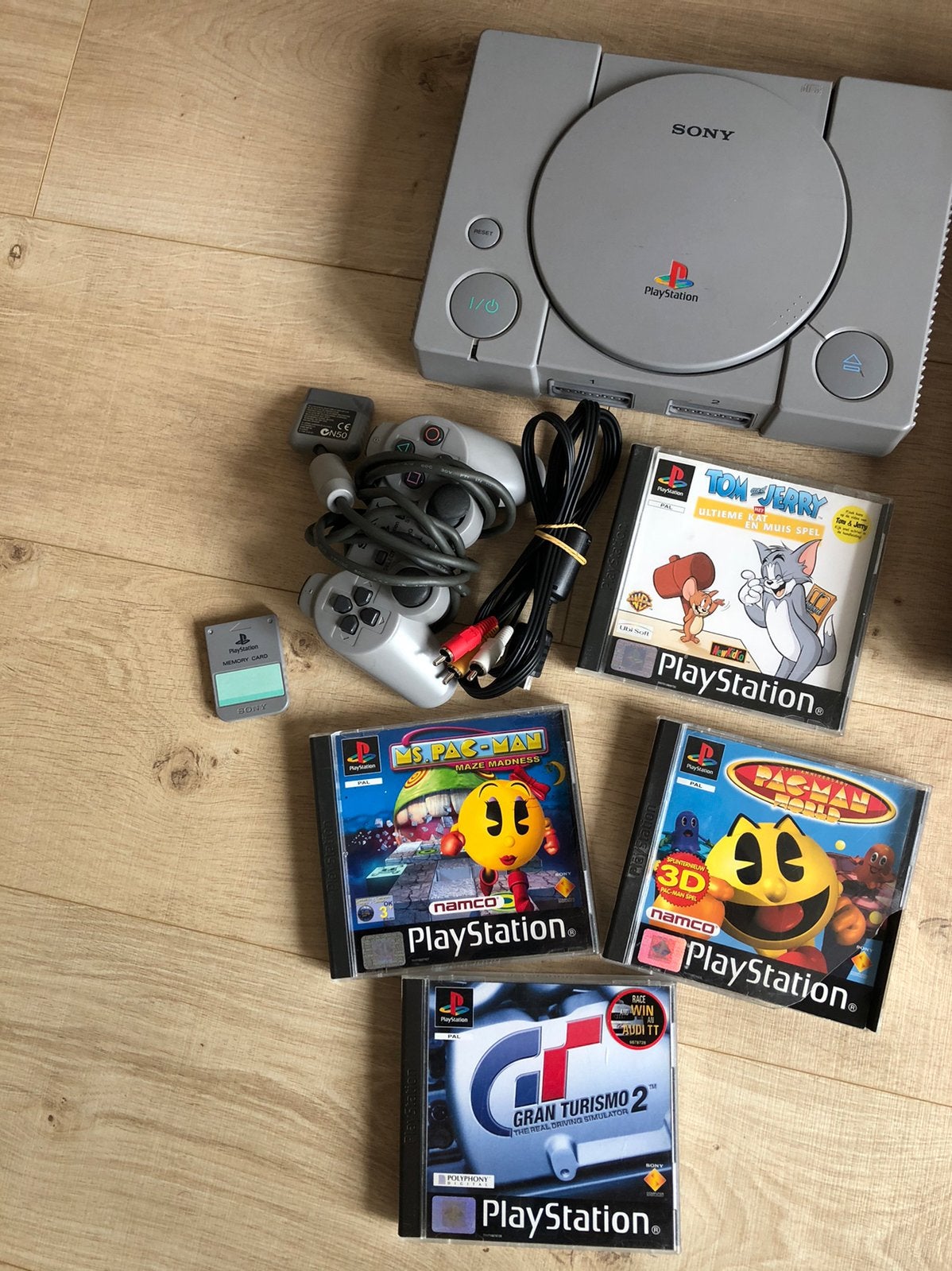 Console Playstation 1 avec manette, carte mémoire et 4 jeux, Consoles de jeu & Jeux vidéo, Consoles de jeu | Sony PlayStation 1
