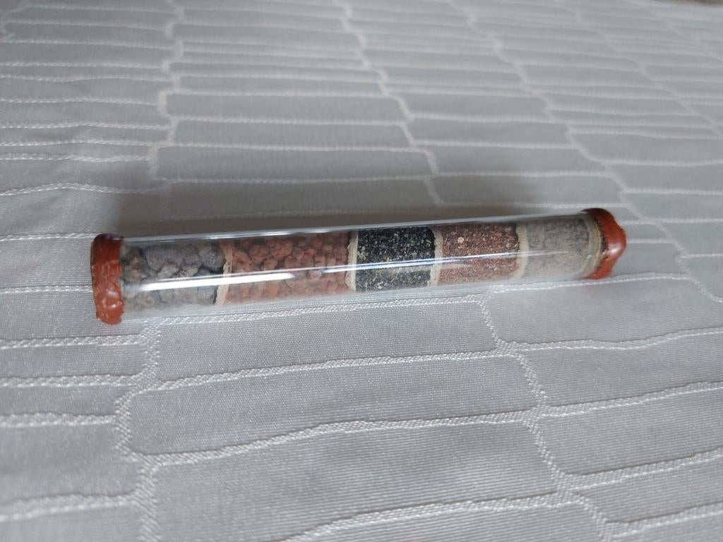 Tube cendres du volcan Vesuve derniè éruption mars 1944 RARE, Ophalen