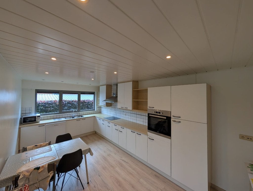 Volledige keuken (met onlangs vernieuwde oven en kookplaat), Synthétique, Comme neuf, Enlèvement, Blanc