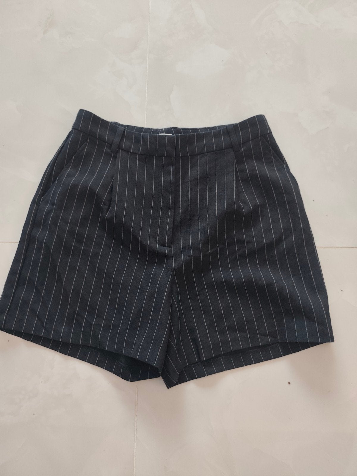 Korte broek met voering. Reserveknop. Onberispelijke afwerk, Zwart, PIMKIE, Ophalen of Verzenden, Zo goed als nieuw