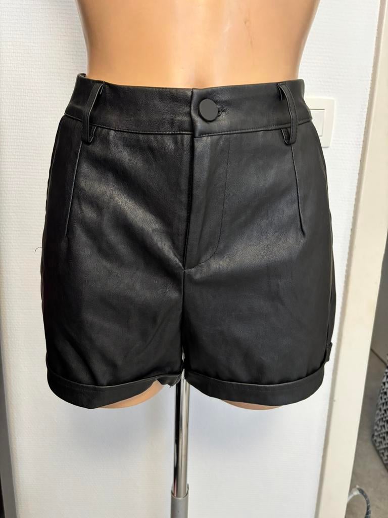 Nieuwe zwarte short van imitatieleer, Kleding | Dames, Broeken en Pantalons, Kort, Zwart, Nieuw, Ophalen of Verzenden