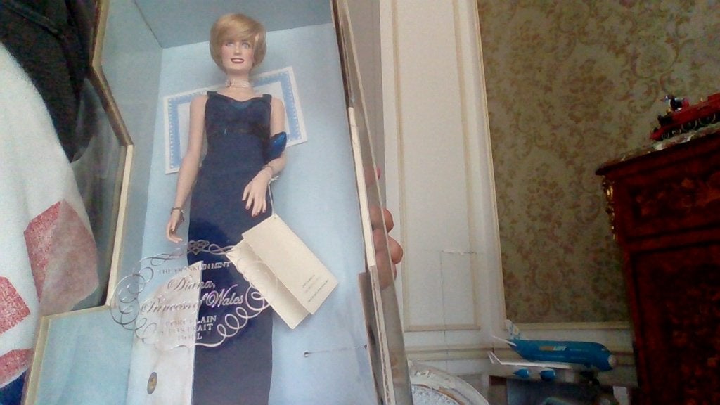 Poupée en porcelaine de Lady Diana d'environs 43cm en taille, Antiquités & Art, Enlèvement