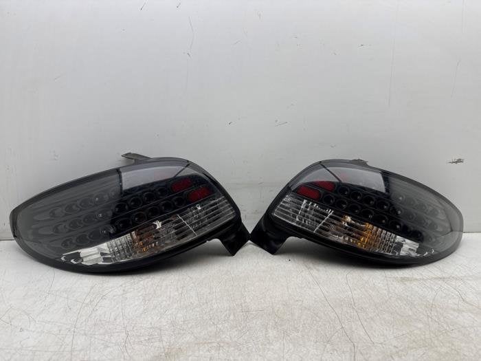 Kit feux arrière gauche + droite d'un Peugeot 206, -, 3 mois de garantie, Utilisé, -