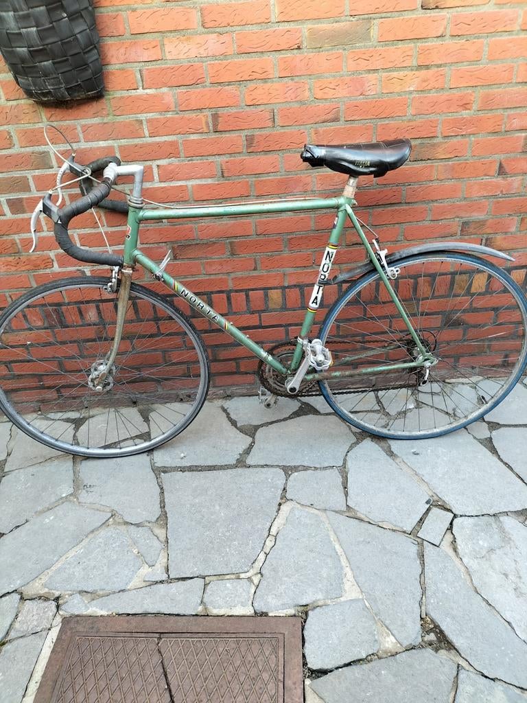 Orginele Norta racefiets met 2 reservewielen, Ophalen