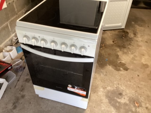 elektrisch fornuis, Ophalen, Tussenbouw, 4 kookzones, Zo goed als nieuw