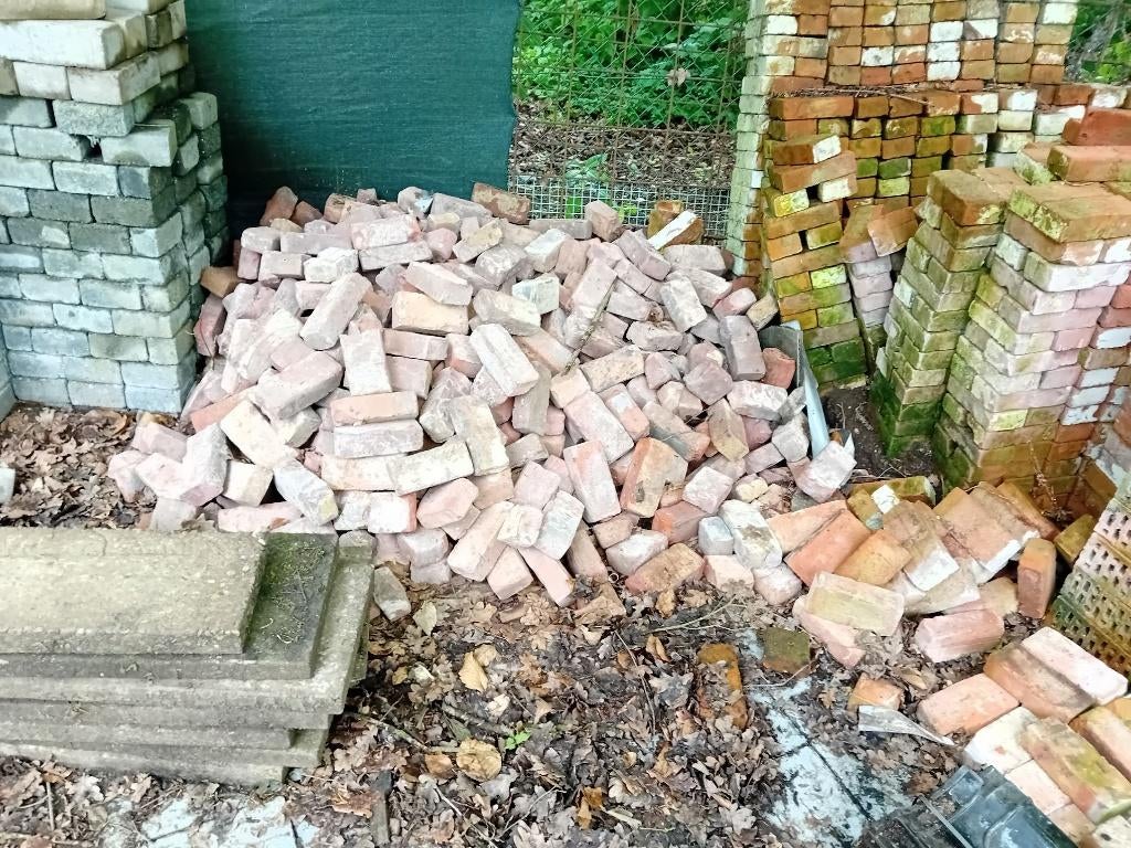 Groot lot bakstenen en 50'tal snelbouw, Doe-het-zelf en Bouw, Metselstenen, Ophalen, Zo goed als nieuw, Bakstenen