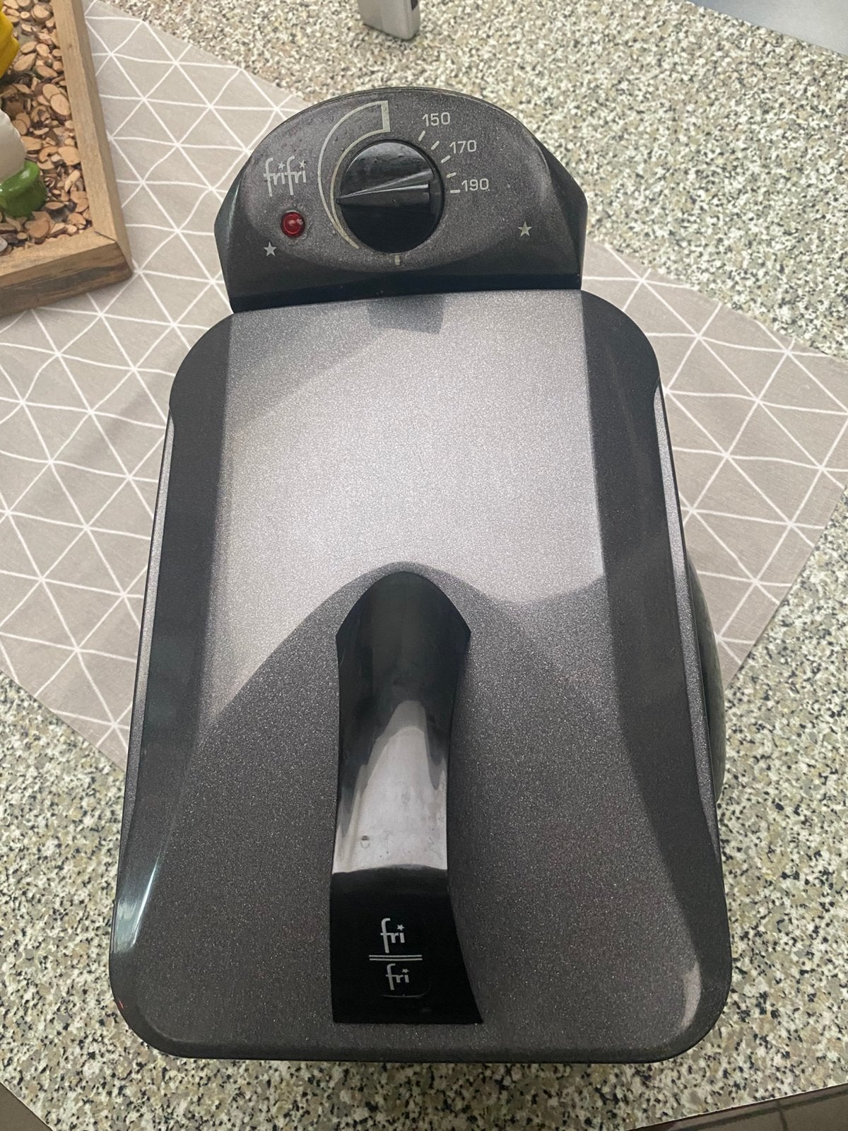 Fri-fri friteuse, Elektronische apparatuur, Frituurpannen, 3 tot 4 liter, Ophalen, Zo goed als nieuw, Uitneembare binnenpan