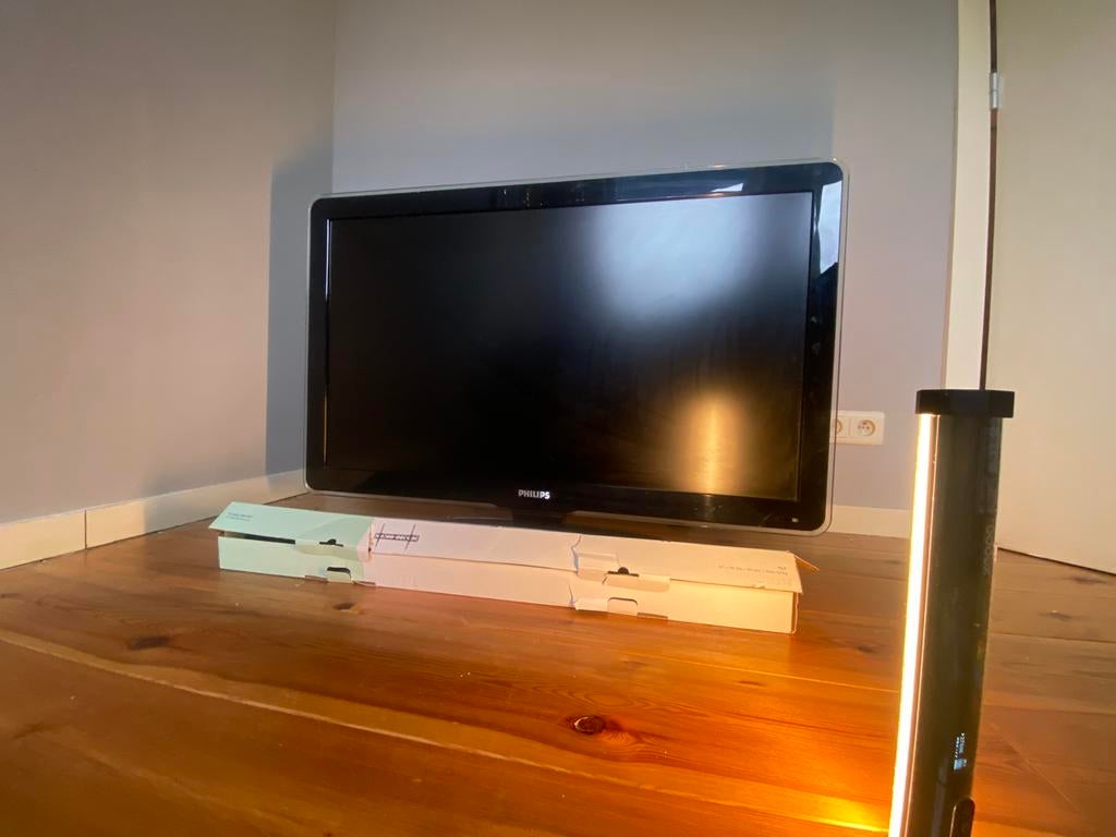 TV PHILIPS + wall fixer, Enlèvement, Comme neuf, Philips