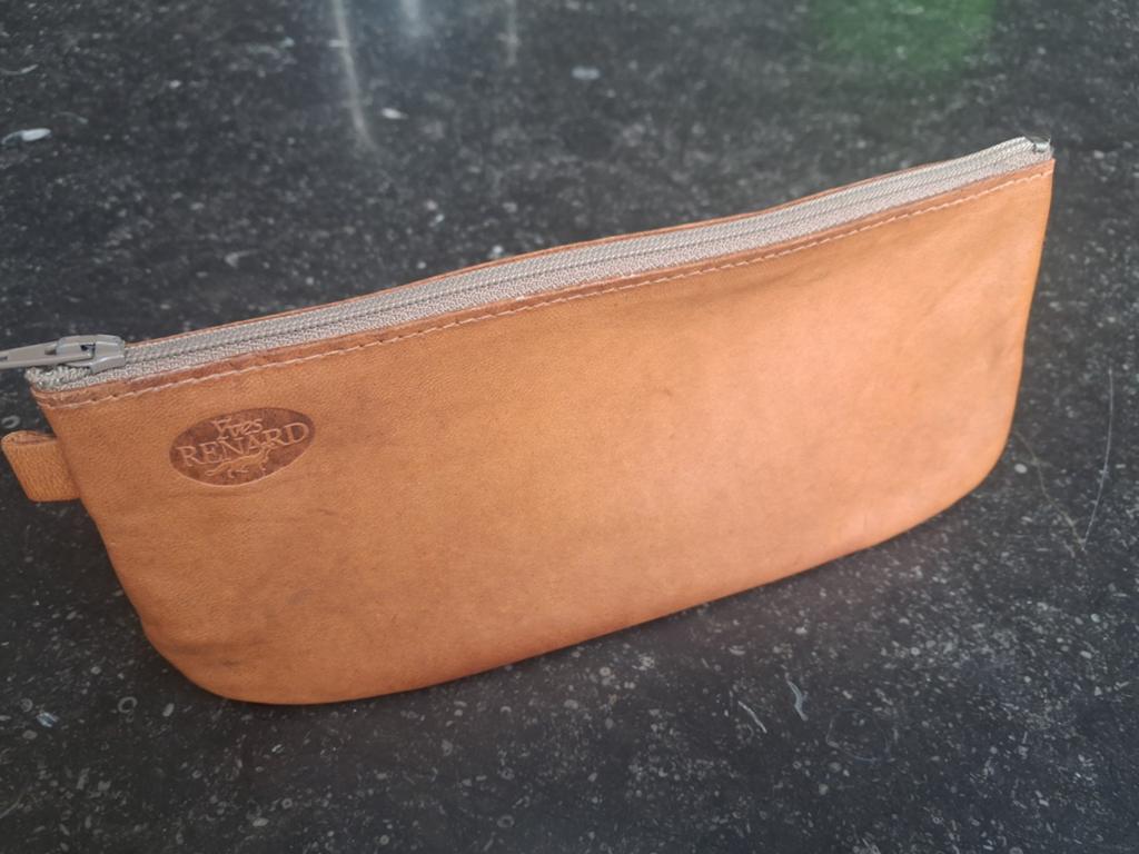 Prachtig lederen etui van Yves Renard, Ophalen of Verzenden, Bruin