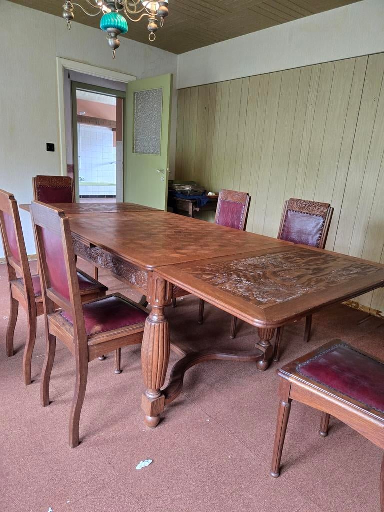 Antieke tafel met stoelen, Ophalen
