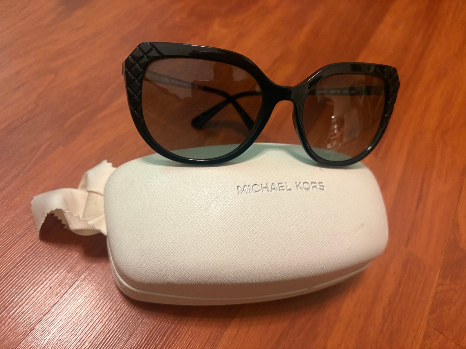 luxe dameszonnebril van Michael Kors,, Handtassen en Accessoires, Zonnebrillen en Brillen | Dames, Ophalen, Zo goed als nieuw