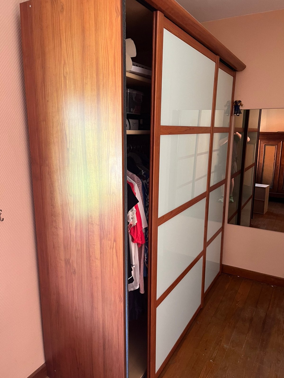 Armoire-penderie en bois et verre mat, 200 cm ou plus, Avec espace de penderie, Verre, Enlèvement