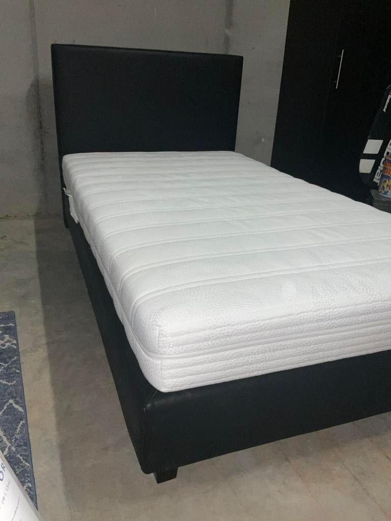 Zwarte boxspring twijfelaar met matras 120/220 cm, Ophalen, Zwart, Zo goed als nieuw, Twijfelaar