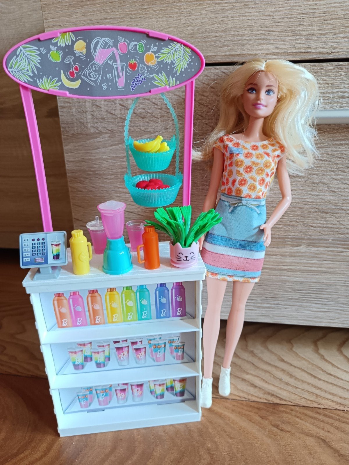 Barbie met winkeltje, Ophalen, Barbie