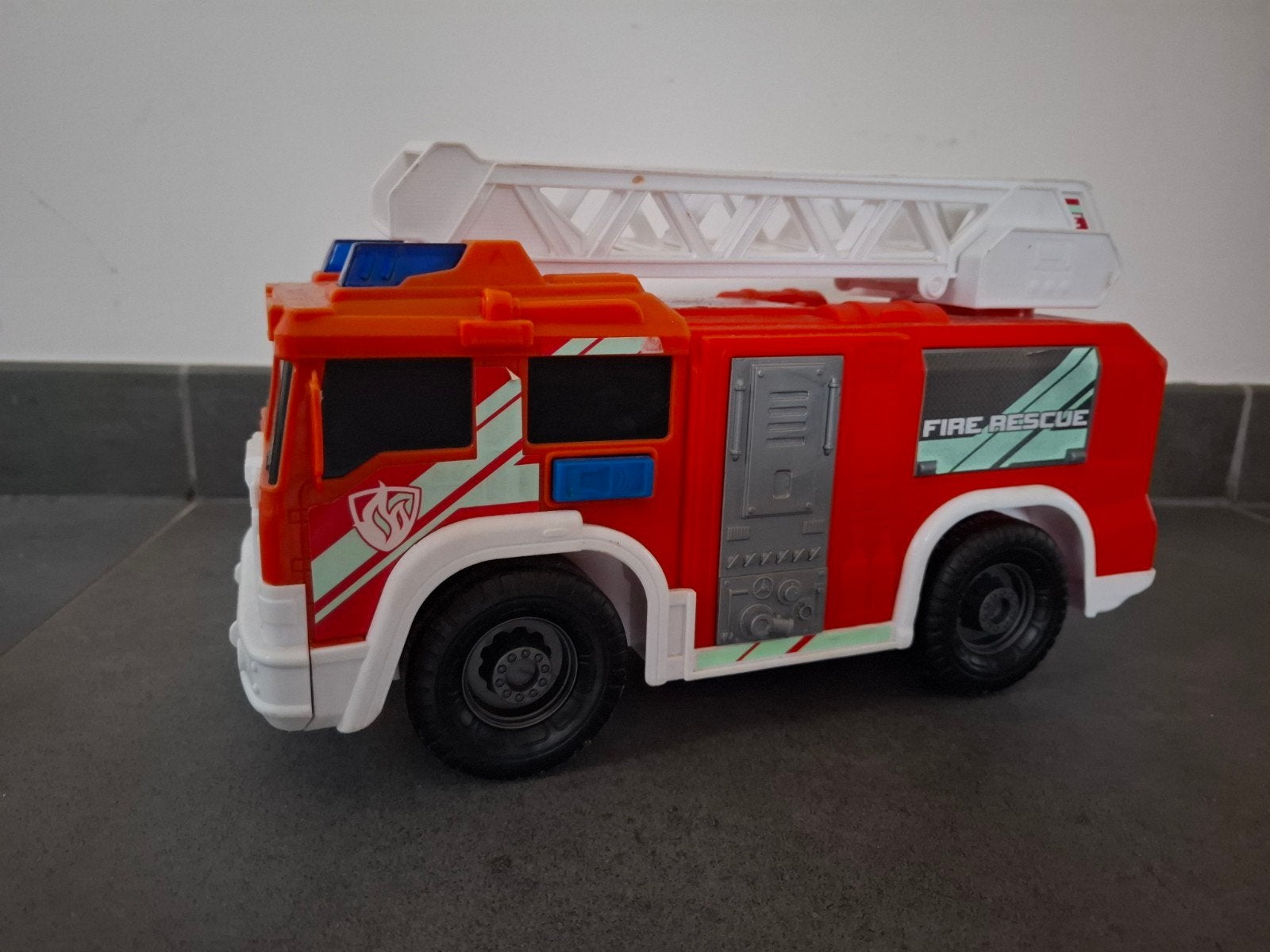 Brandweerwagen met sirene en zwaailichten, Ophalen, Gebruikt