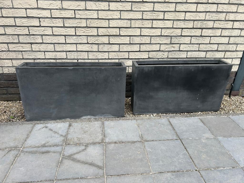 2 Bloembakken of Plantenbakken, Ophalen, Zo goed als nieuw, Beton