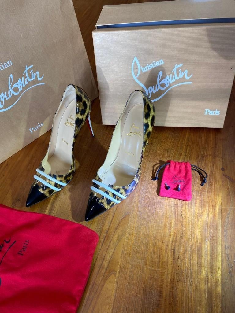 Chaussure escarpins LOUBOUTIN pointure 39, Kleding | Dames, Schoenen, Ophalen, Pumps, Zwart, Zo goed als nieuw