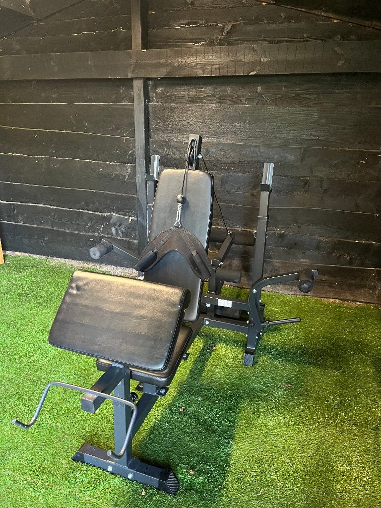Complete fitness set – halterbank, gewichten & Lat Pulley, Ophalen, Kunststof, Gebruikt, Krachtstation