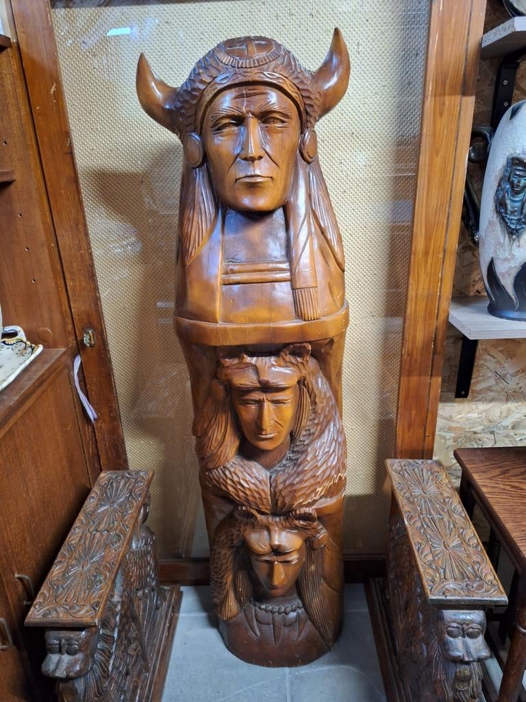 Sculpture totem indien, Enlèvement