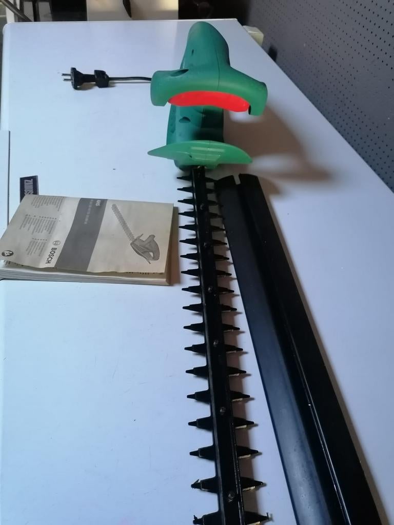 Taille-haie électrique Bosch 45cm de longueur d'épée, Enlèvement