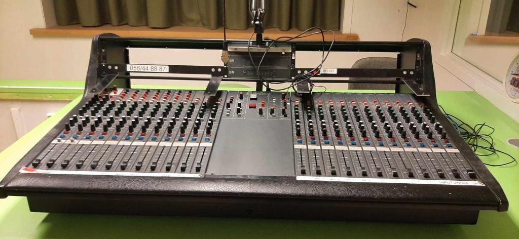 Console de mixage D&R Broadcast à vendre, Enlèvement, Utilisé, Radio
