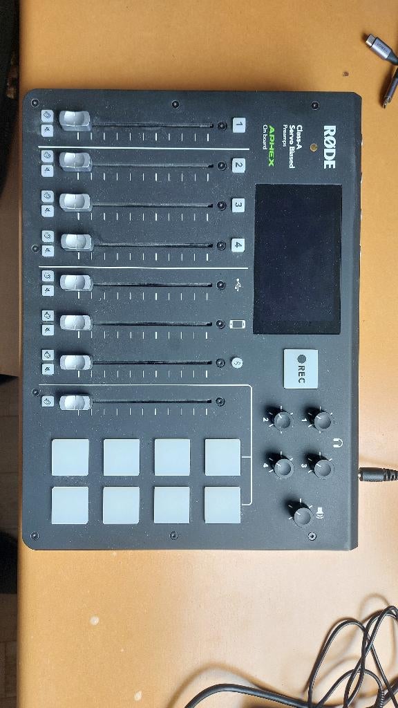 Rode Caster pro (V1), Musique & Instruments, Enlèvement, Comme neuf, 5 à 10 canaux, Entrée micro