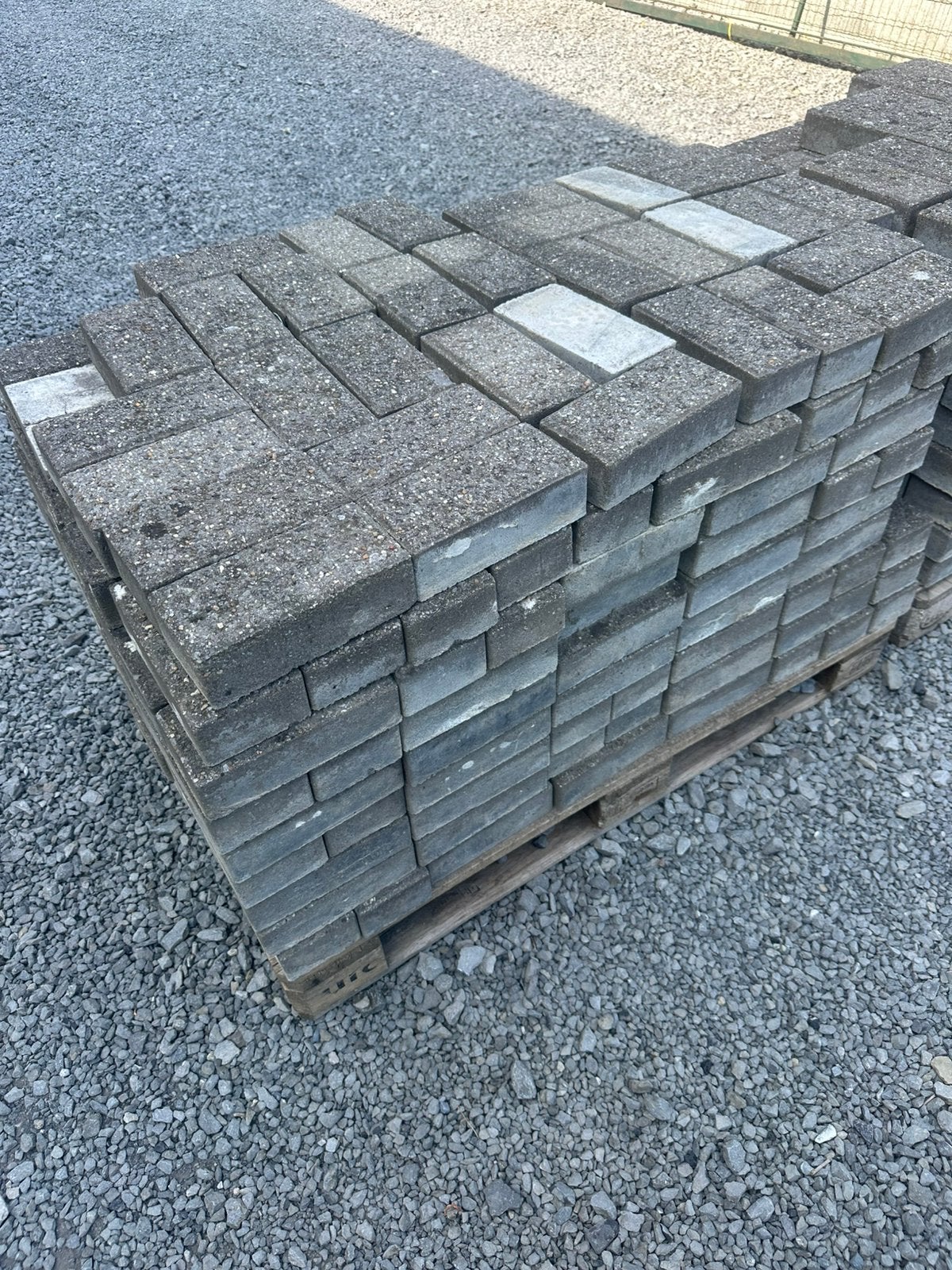 Betonklinkers gratis op te halen, Ophalen, Zo goed als nieuw