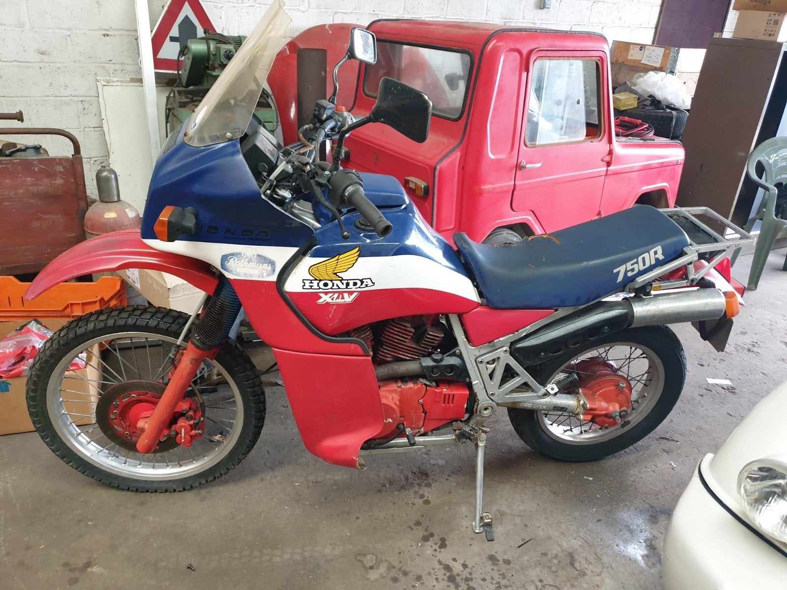 HONDA XLV750R À RESTAURER, Motos