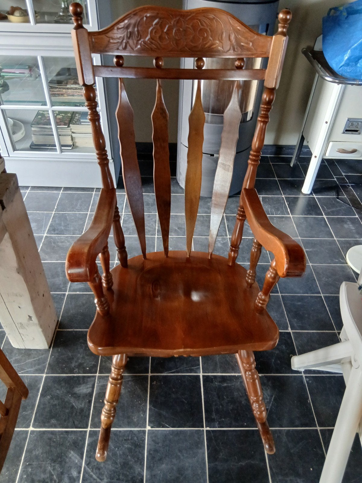 grote houten  schommelstoel, Ophalen