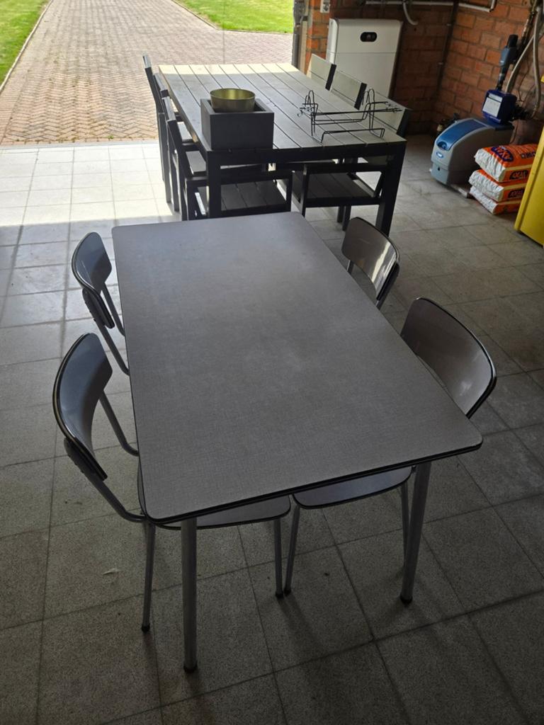 Tafel met 4 stoelen, gratis, Ophalen