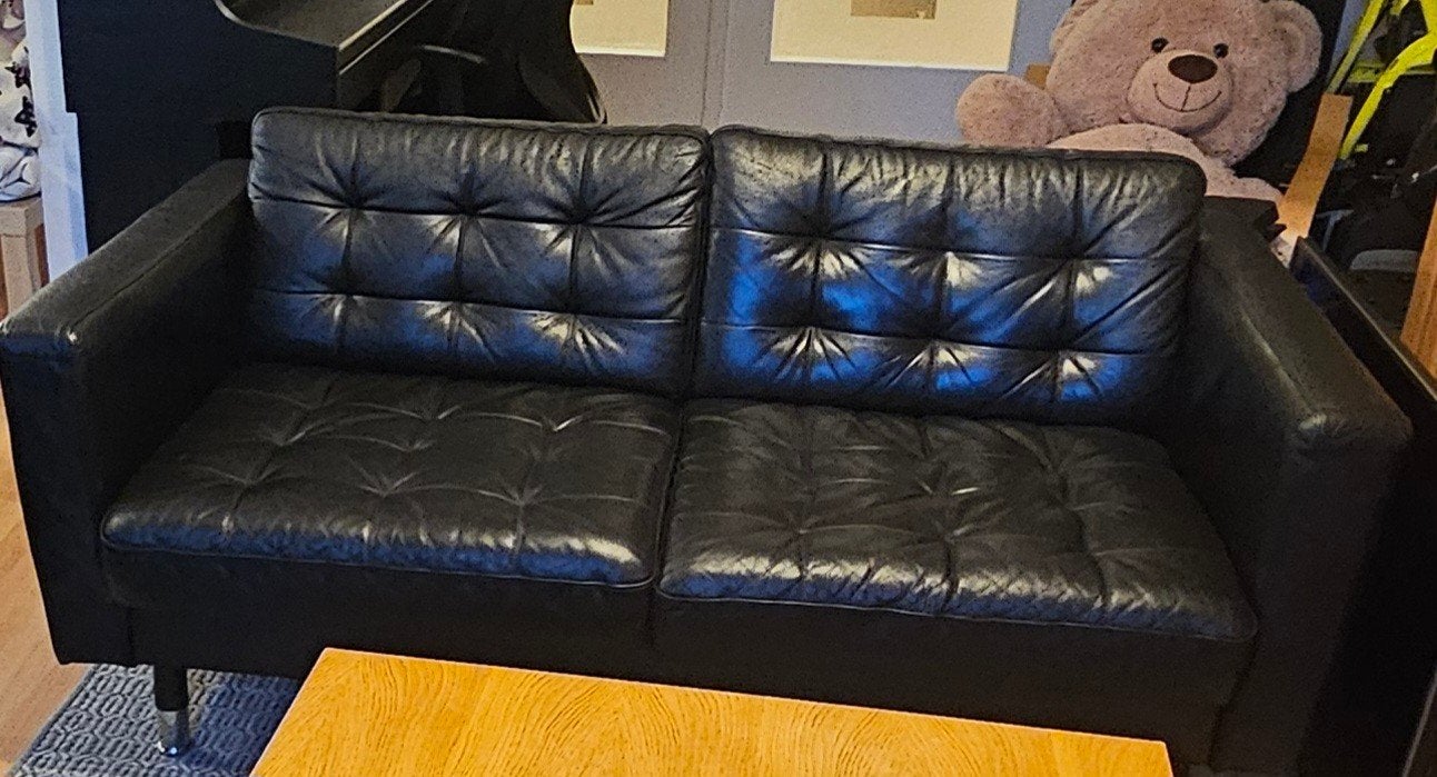 deux canapés  cuir . noir.( model Ikea), Quatre personnes ou plus, Enlèvement, Utilisé, Cuir
