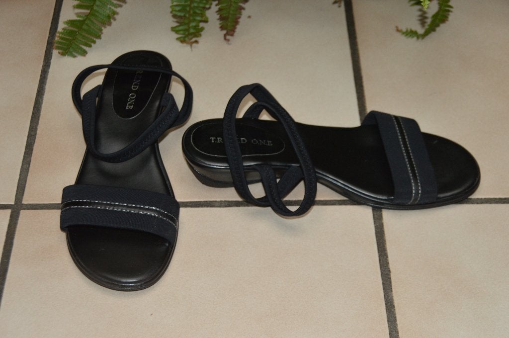 Zwarte sandalen „T.R.E.N.D O.N.E”, maat 42, zeer goede staat, Zwart, Zo goed als nieuw, T.R.E.N.D O.N.E, Sandalen of Muiltjes