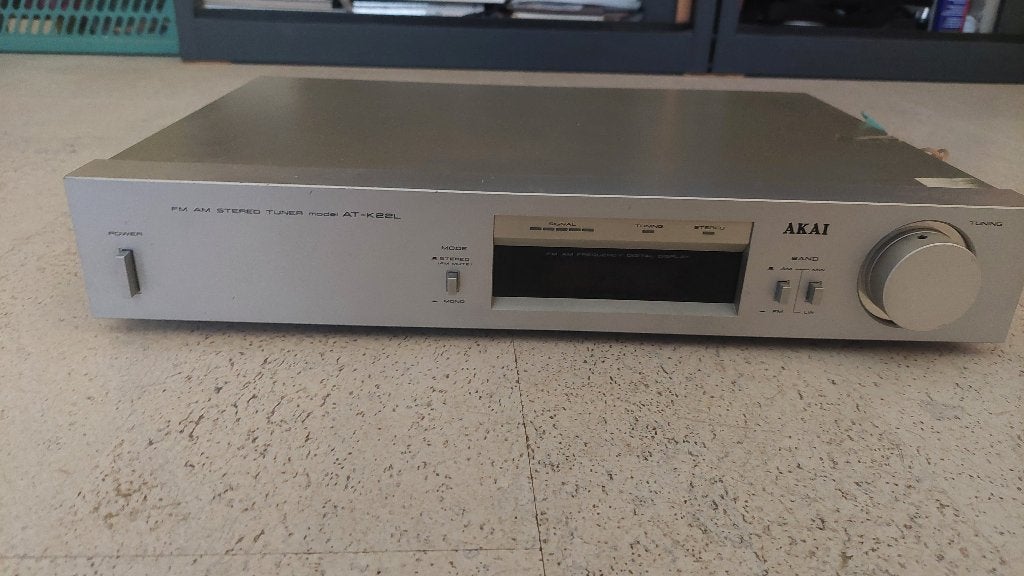 Tuner radio mono/stéréo Akai AT-K22L fm-am-lw, Enlèvement ou Envoi, Utilisé