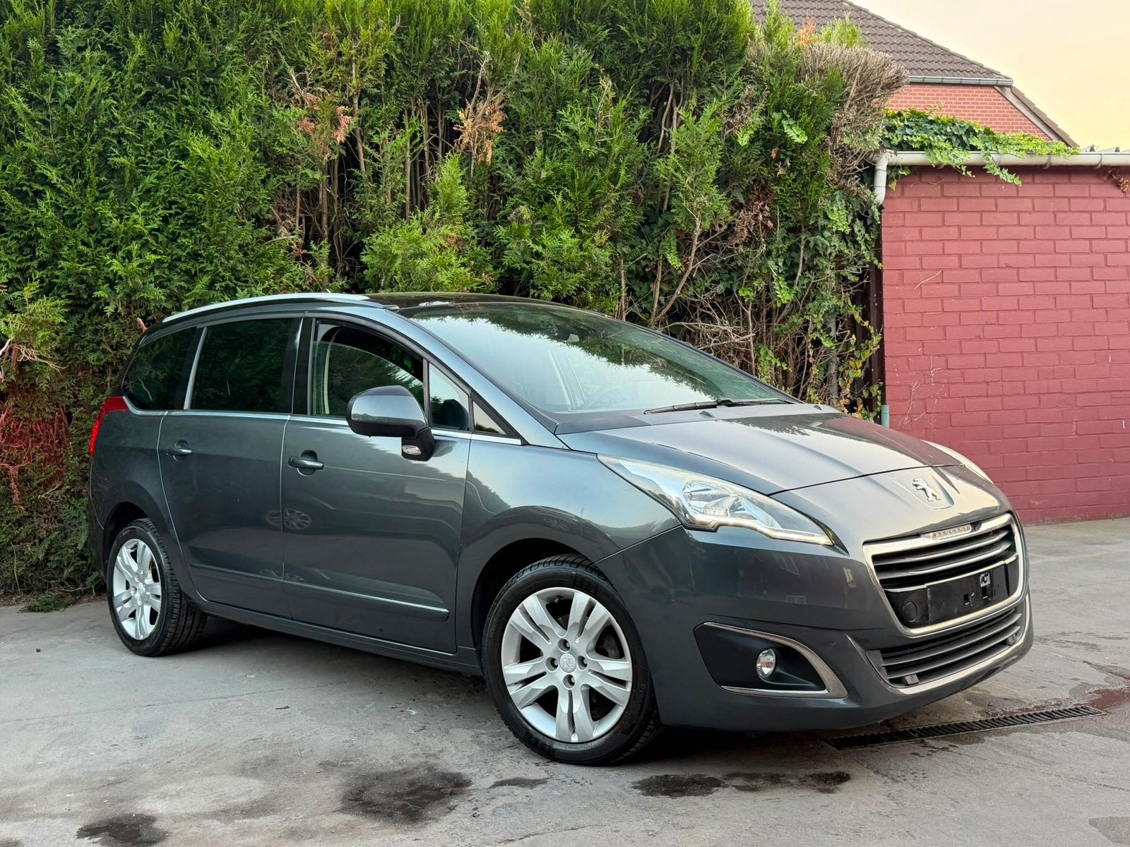 Peugeot 5008 172.000km 5350€ gekeurd voor verkoop, Bedrijf, 5 deurs, Te koop, Handgeschakeld