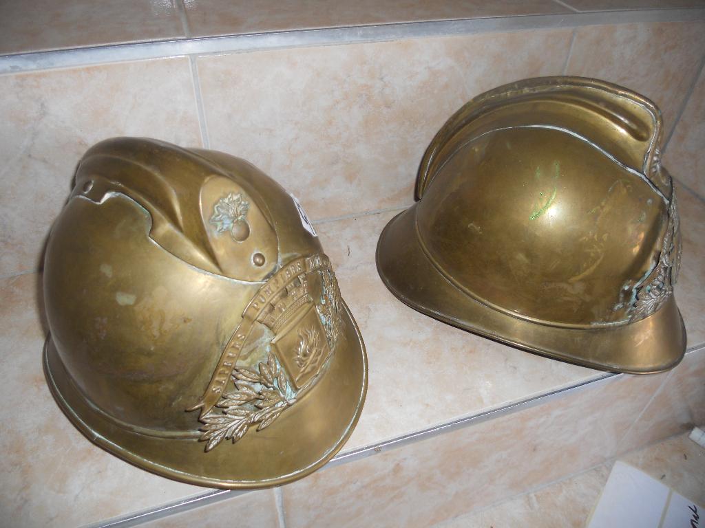 casque de pompier lot de 2, Collections, Enlèvement