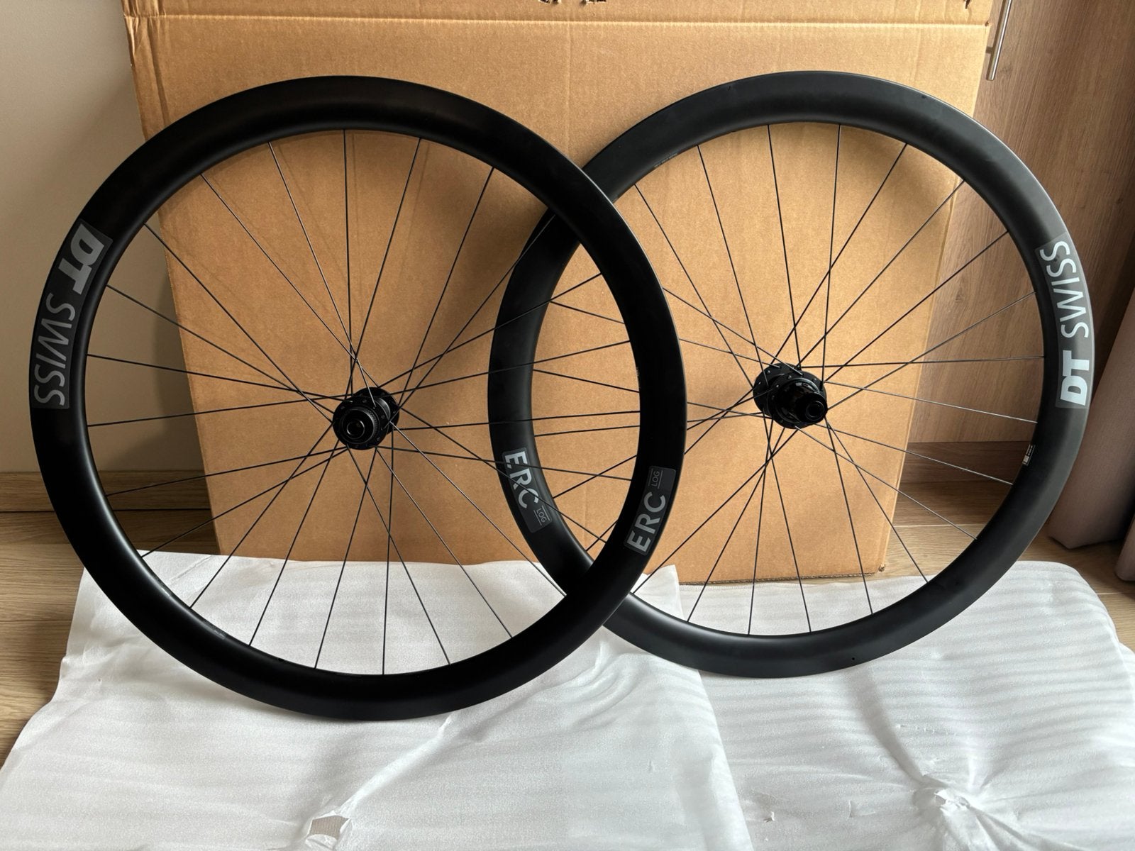 DT Swiss ERC 45 Log carbon wielset - NIEUW!, Vélos & Vélomoteurs, Vélos Pièces, Neuf, Enlèvement, Carbone, Racefiets