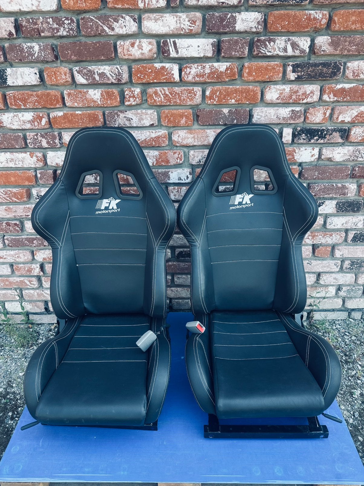 Sièges baquet  FK Motorsport, Enlèvement