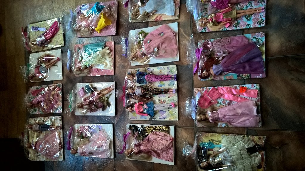 lot barbie 23 piece, Kinderen en Baby's, Speelgoed | Poppen, Ophalen, Nieuw, Barbie