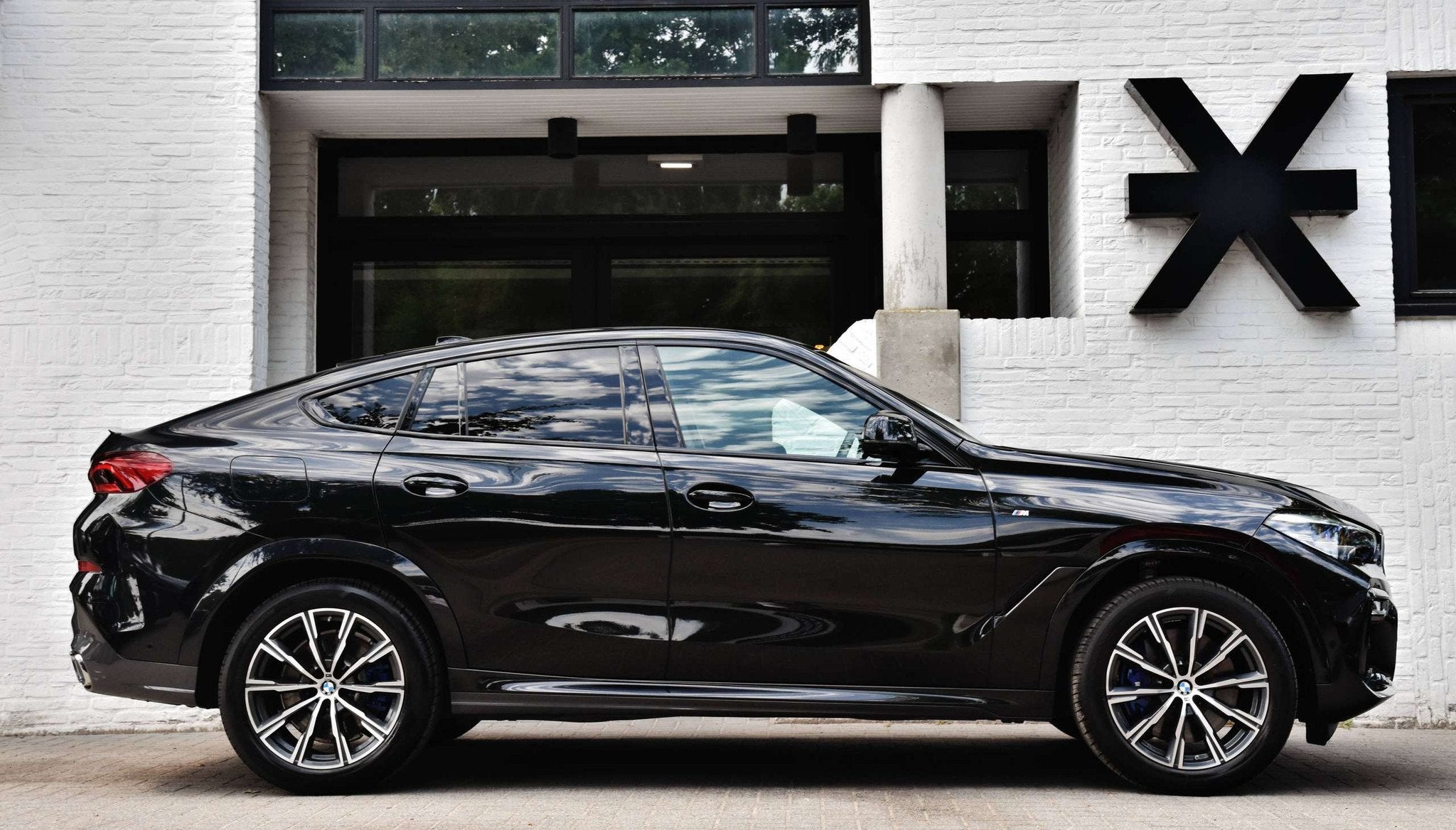 BMW X6 XDRIVE30D AS M PACK * TREKHAAK / ICONIC GLOW / 360 CA, Auto's, Automaat, Gebruikt, Zwart, Bedrijf