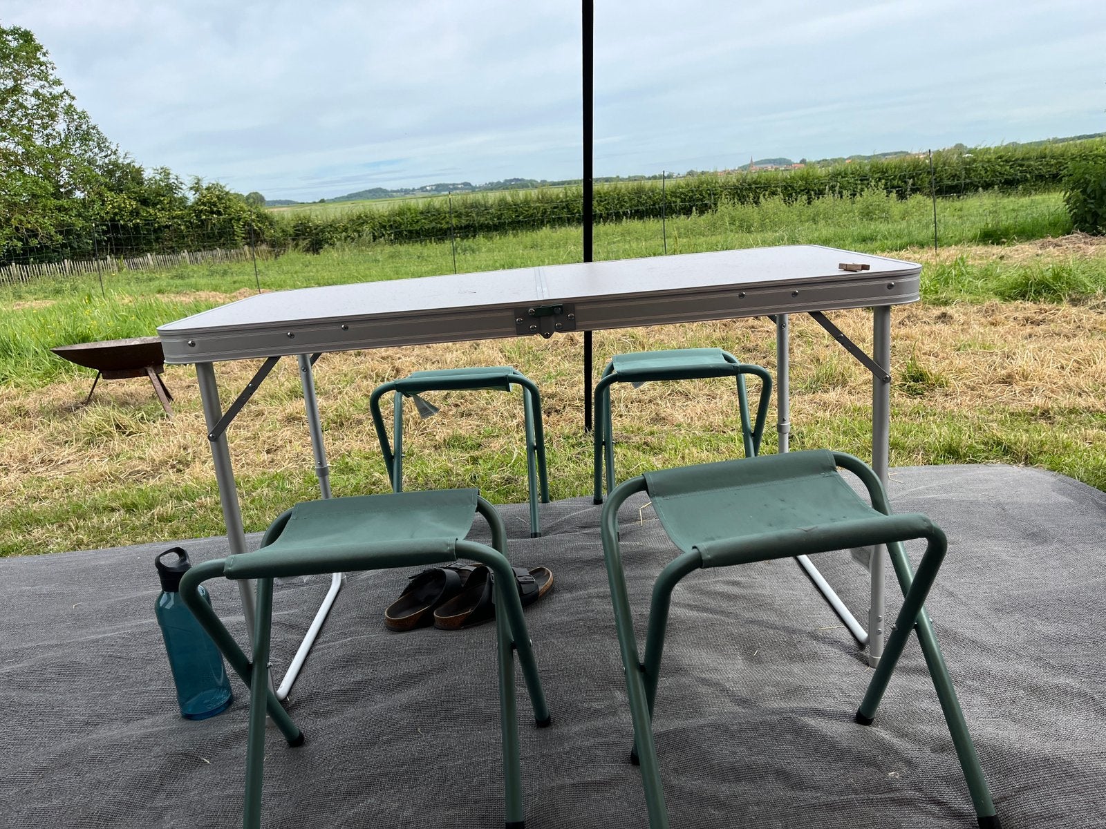 Campingtafel opklapbaar met 4 krukjes, Enlèvement, Comme neuf