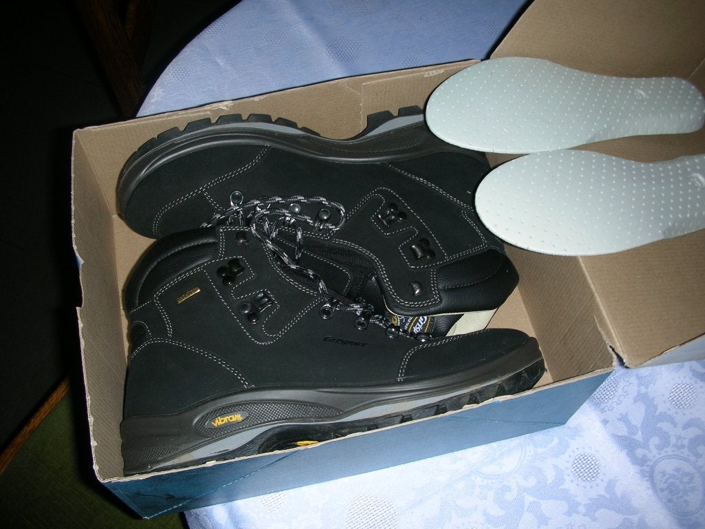 Wandelschoenen + Vest, Sport en Fitness, Bergsport en Wandelen, Ophalen, Nieuw, Schoenen